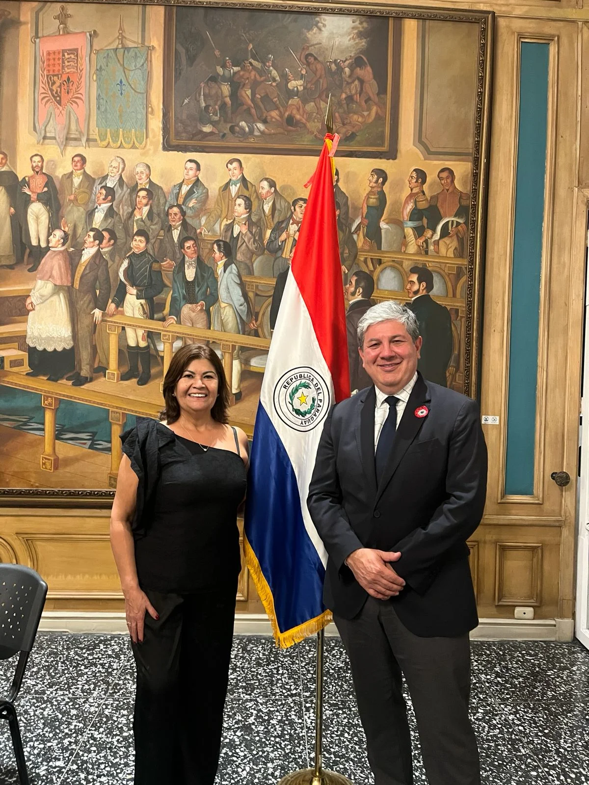 Dra. Estela Paixão junto al Embajador Paraguayo Dr. Julio Duarte